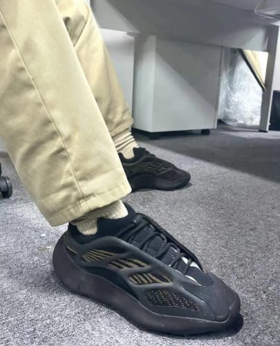 Yeezy700 V3 