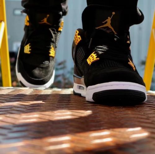 Jordan4 Retro Royalty photo review