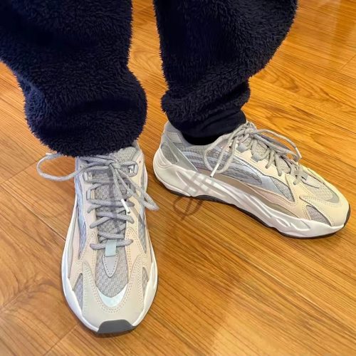 Yeezy700 V2 