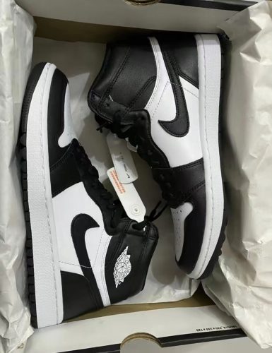 Jordan1 Retro Black White photo review