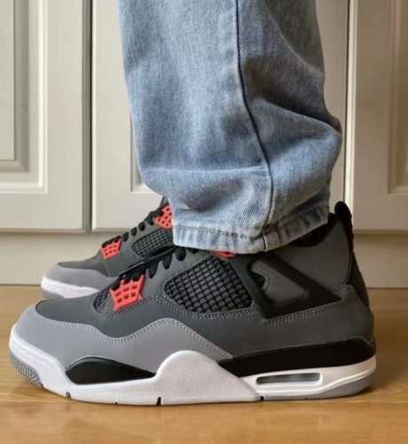 Jordan4 Retro Infrared photo review