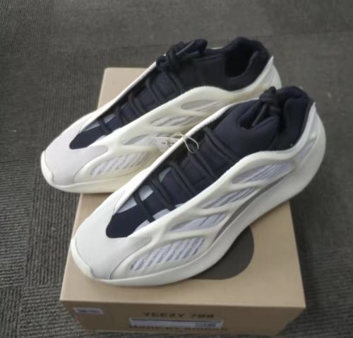 Yeezy700 V3 