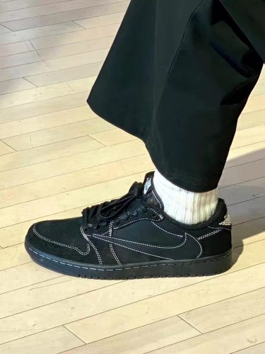 Travis Scott x Jordan1 Low OG 