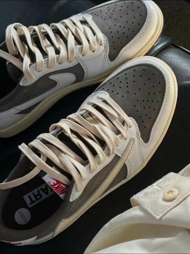 Travis Scott x Jordan1 Low OG SP 