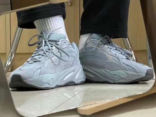 Yeezy700 V2 “Hospital Blue” photo review