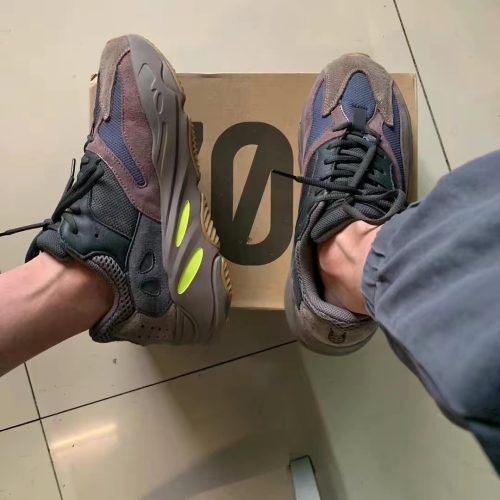 Yeezy700 V2 Mauve photo review