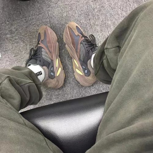 Yeezy700 V2 Mauve photo review