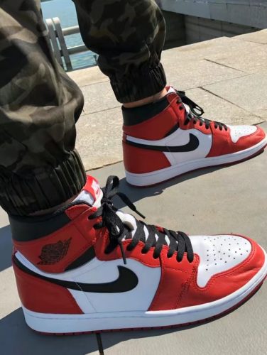 Jordan 1 Retro Chicago photo review