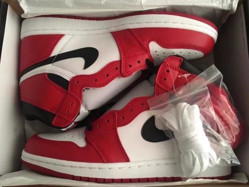 Jordan 1 Retro Chicago photo review